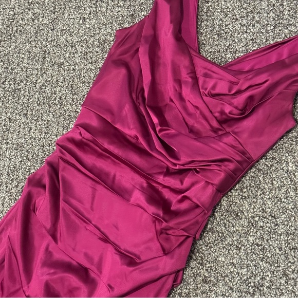 Suzy Chin for Maggy Boutique silky ruched sheath dress ❤️ - Picture 3 of 7